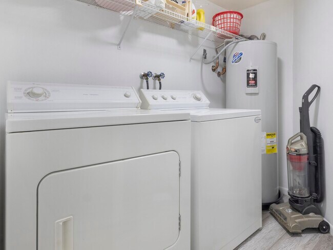 Building Photo - 955 Egret Cir