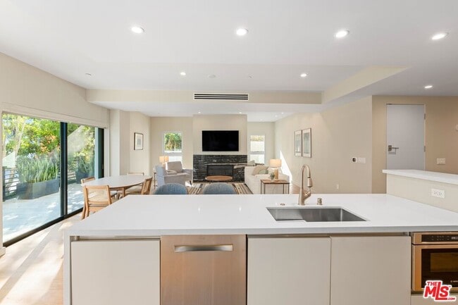 Building Photo - 1621 Malcolm Ave