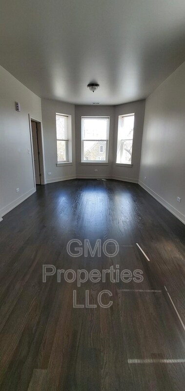 Building Photo - 822 S Karlov Ave