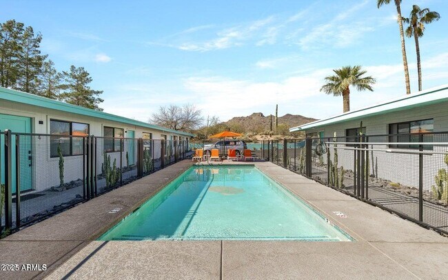 Building Photo - 7440 E Cave Creek Rd