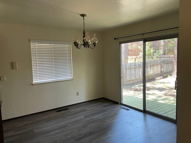 Building Photo - Great Location - Al Tahoe Home with Upgrades