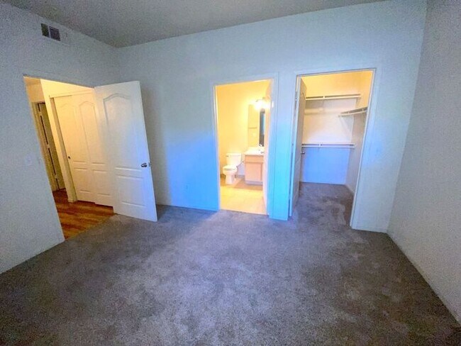 Building Photo - NW Reno Luxury 3 Bedroom Condo - Fitness Center, Pool, Club House