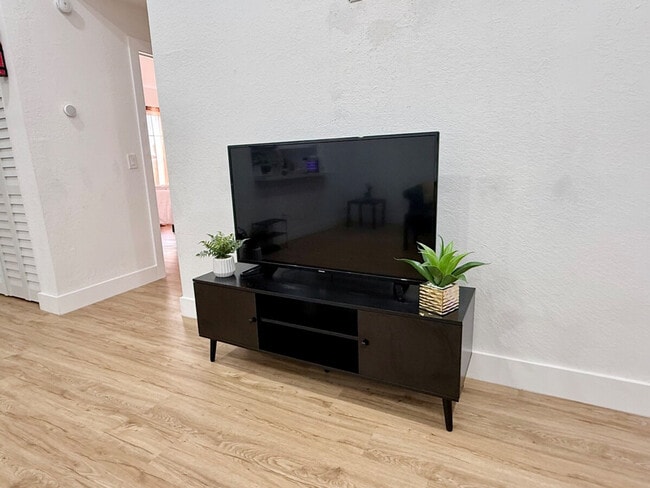 Building Photo - 20423 NW 29th Pl