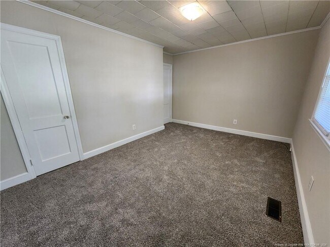 Building Photo - 400 Roxie Ave