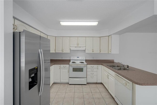 Building Photo - 8134 Papaya St
