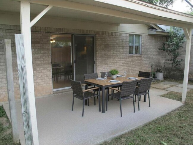 Building Photo - 902 Quartz Ct