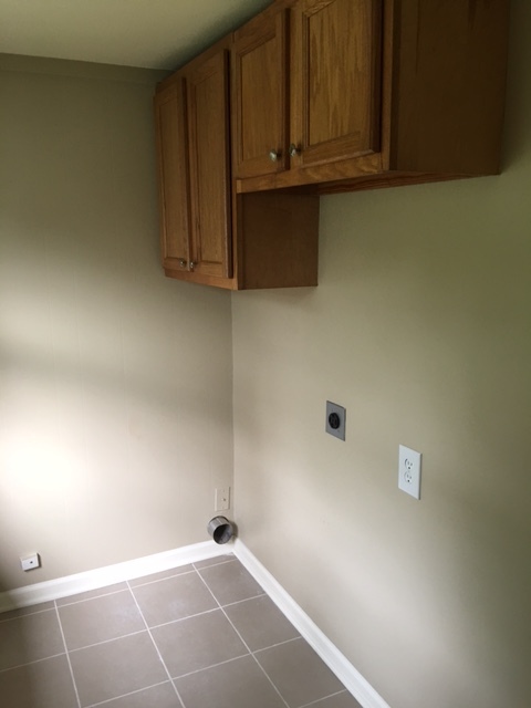 Building Photo - 3 bdrm/1 bath cottage-style home