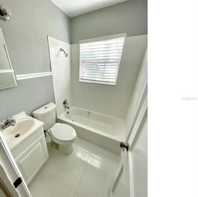 Building Photo - 626 Bryn Mawr St