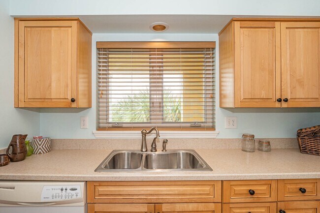Building Photo - 5060 Harmony Cir