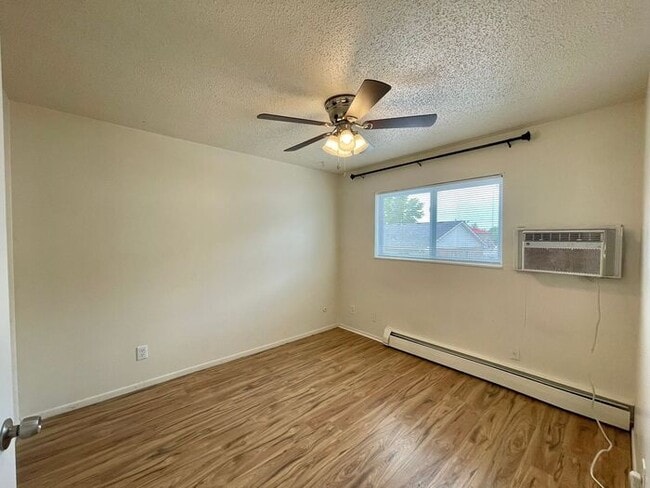 Building Photo - Beautiful 2 Bedroom Town Home!