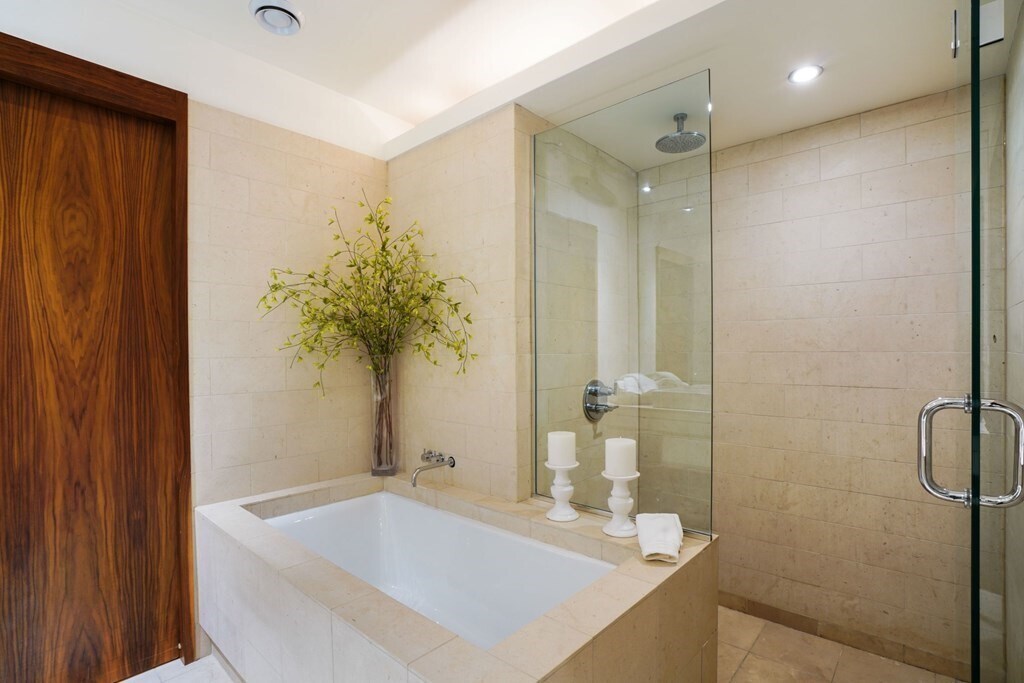 Building Photo - 132 Commonwealth Ave