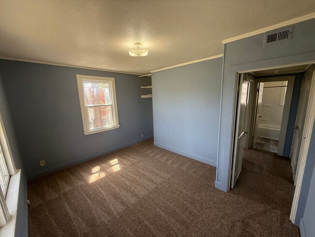 Building Photo - 2BD Pet Friendly Near Trooper Gate