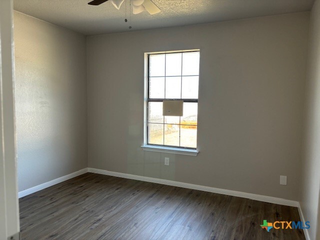 Building Photo - 2404 Hidden Hill Dr