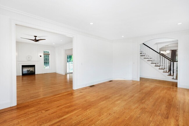 Building Photo - 14 Brattle Ln