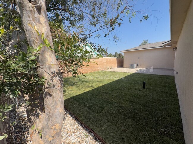 Building Photo - 7893 Mango Ave