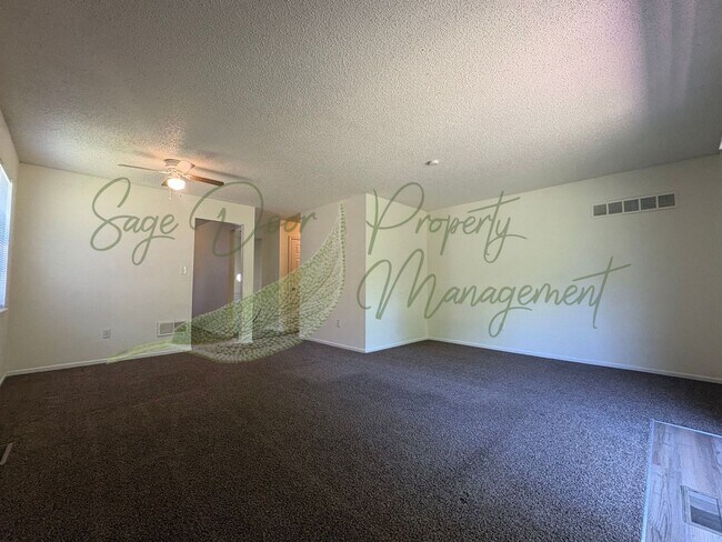 Building Photo - SPACIOUS TOWNHOME WITH GARAGE!!!