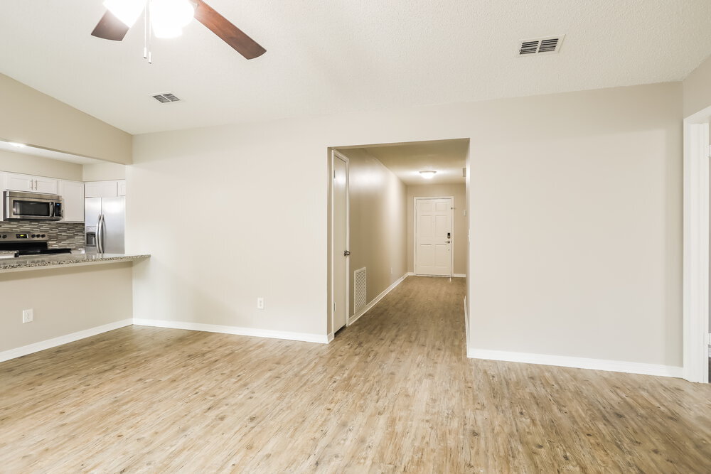 Building Photo - 8366 Knotts Landing Dr E