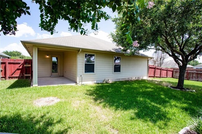 Building Photo - 1200 Rainbow Parke Dr