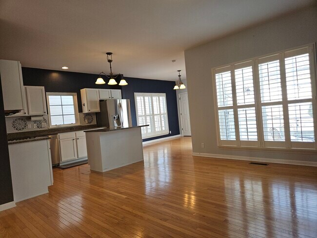 Building Photo - 0N312 Dooley Dr