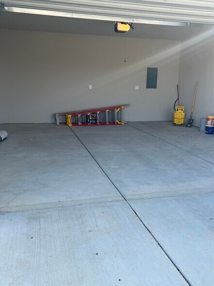 Building Photo - 5302 Hawkwatch Ln