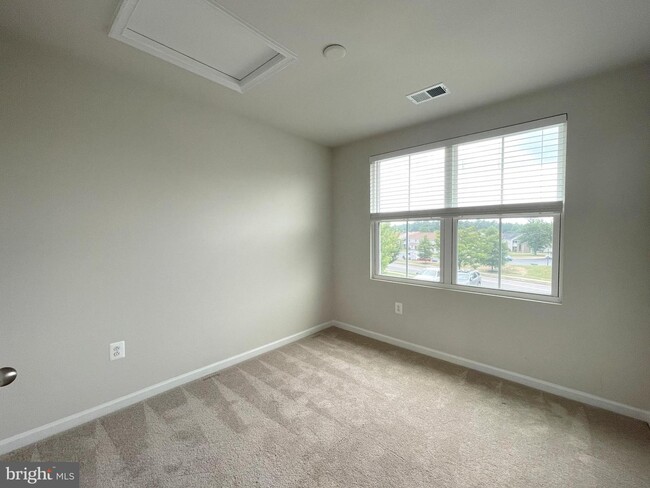 Building Photo - 46350 Sandbar Ln