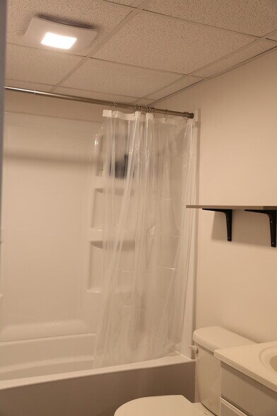 bath - 1511 Leavenworth St