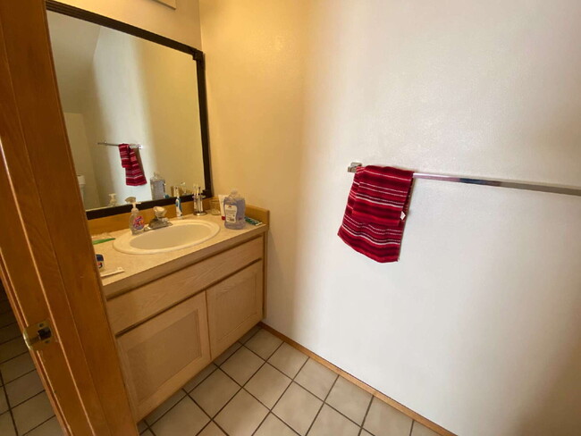 Building Photo - Spacious 3-Bedroom Duplex-Home in Roosevel...