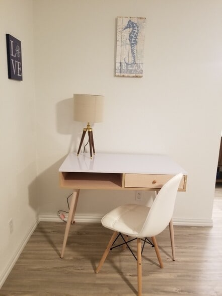 Building Photo - 6646 E Lovers Ln