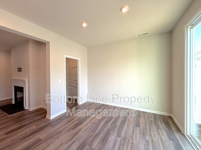 Building Photo - 15622 Little Bluestem St