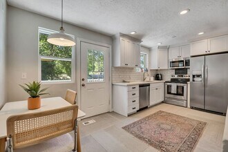 Building Photo - 4 Bedroom/ 2 Bathroom house in Midvale