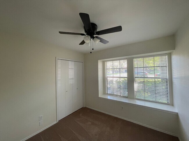 Building Photo - Lovely 4/2 home on a quiet street in the heart of Cedar Park!