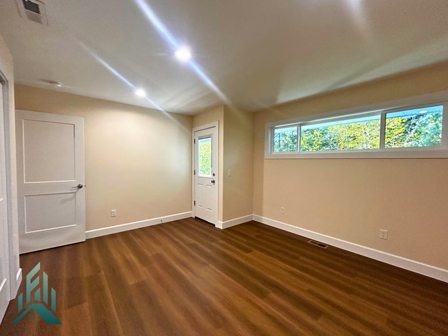 Building Photo - Newly remodeled 5 bed/3 bath Philomath home