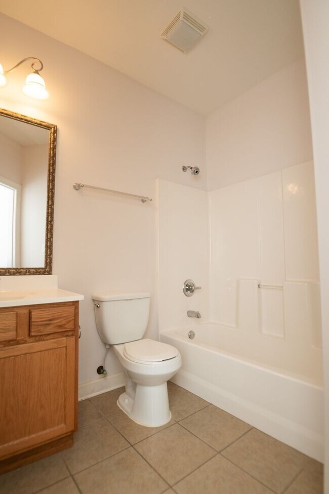 Building Photo - 3 bedroom / 2 bathroom Duplex for rent in Hobart