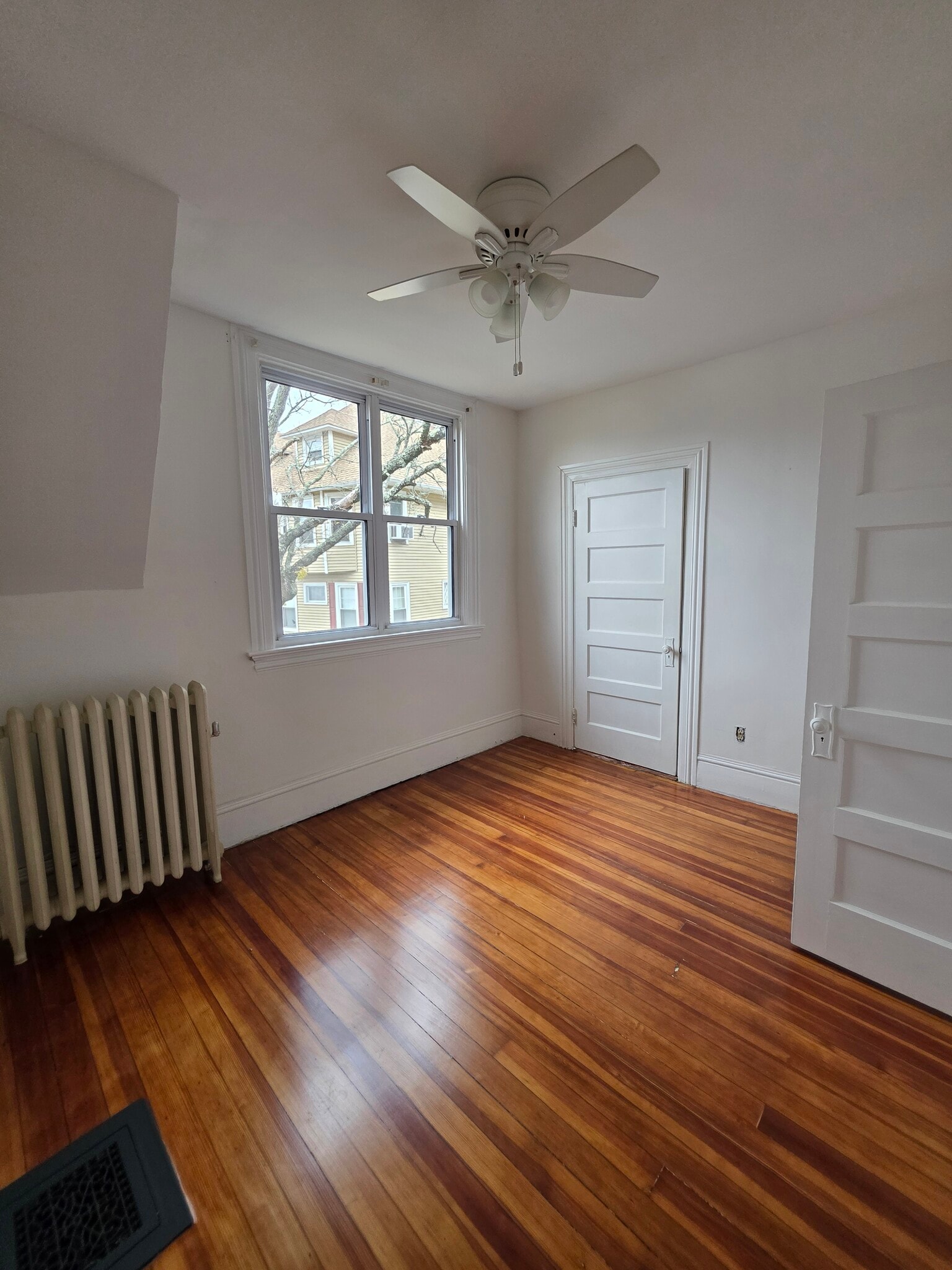 Building Photo - 174 Elm St