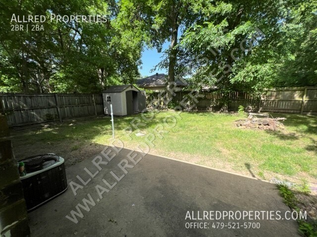 Building Photo - Duplex for rent in Fayetteville! Near Univ...