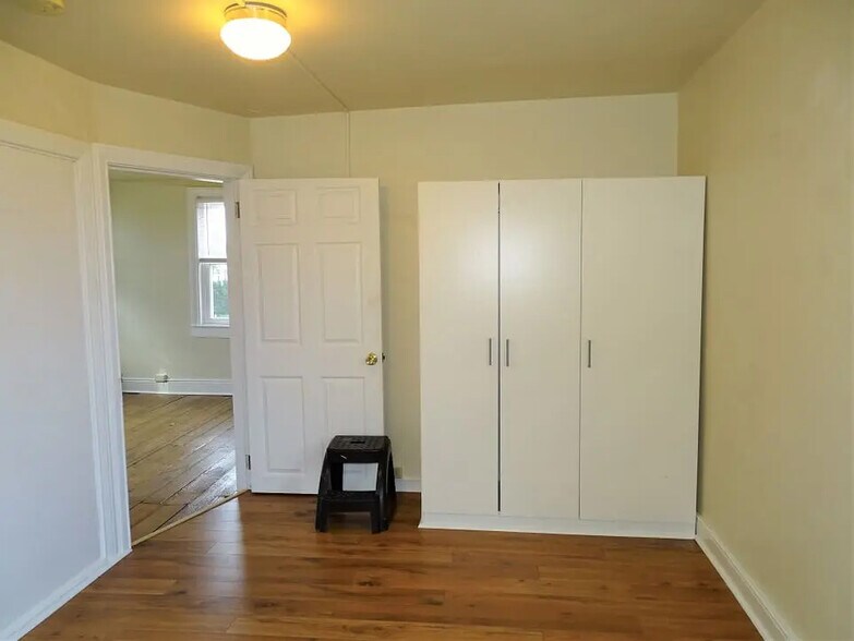 Building Photo - 145 E Main St