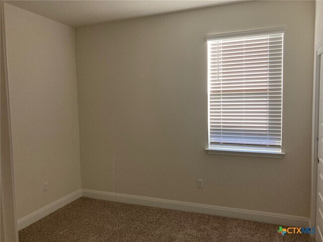 Building Photo - 16917 Aventura Ave