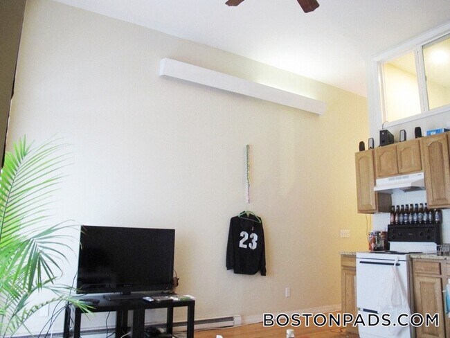 Building Photo - 49 Symphony Rd