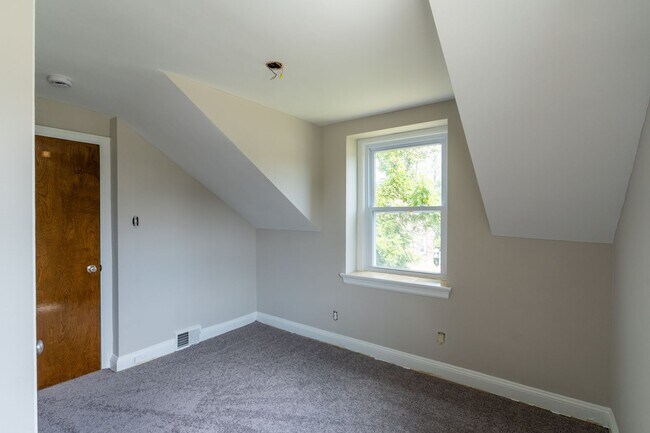 Building Photo - Rare 4 bed Gem in Marple Newtown