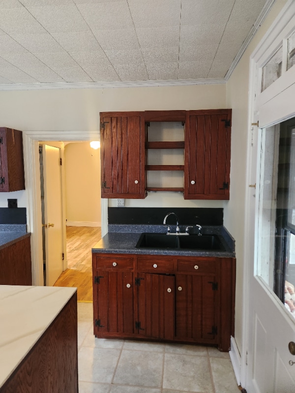 Building Photo - 119 S River St