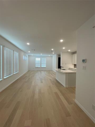 Building Photo - 516 Parkside Dr