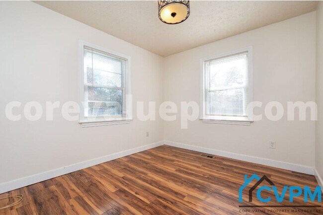 Building Photo - 1290 Holmespun Dr