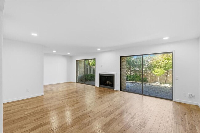 Building Photo - 48 Woodstone Square