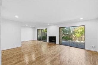 Building Photo - 48 Woodstone Square