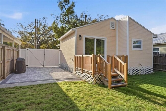 Building Photo - 2805 Mayer St