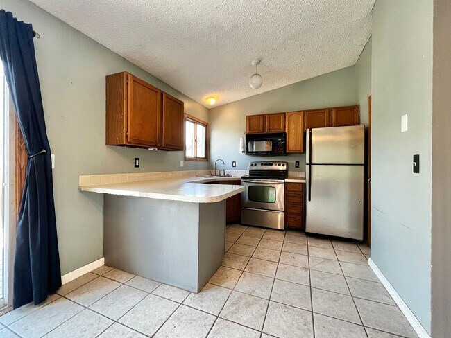 Building Photo - Fantastic 3-Bed, 2-Bath Home in Great Love...