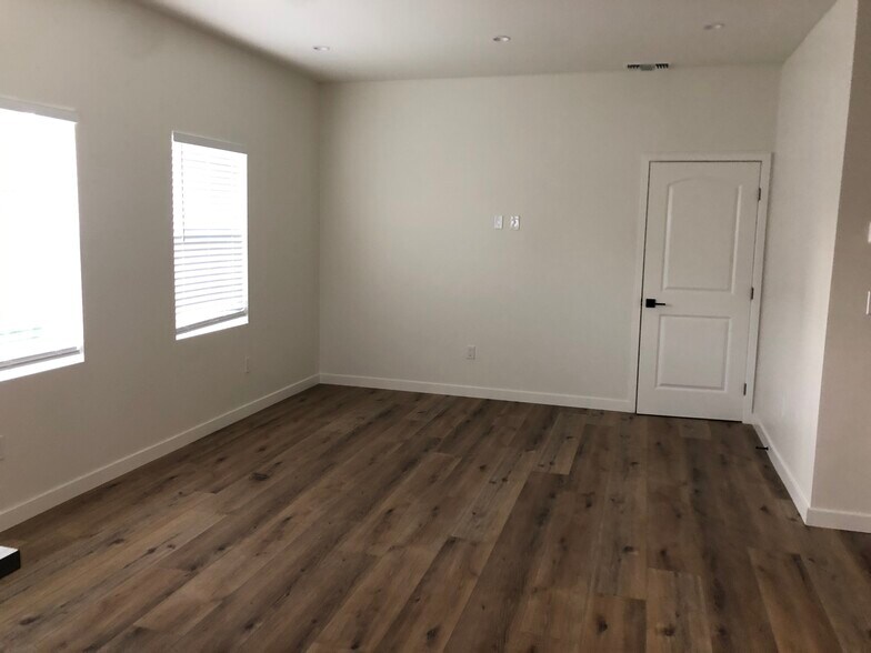 Building Photo - 6540 Gaviota Ave