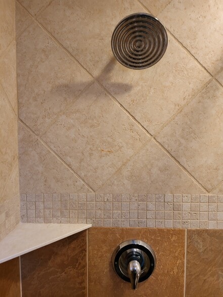 shower - 731 N Stokes St