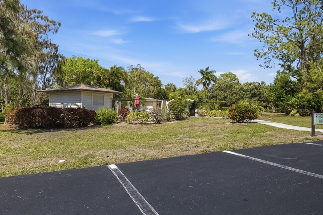 Building Photo - 1023 Pine Isle Ln