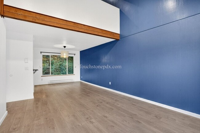 Building Photo - Updated 1BD/1BA Condo in Portland’s West Hills w/ Carport & Private Balcony